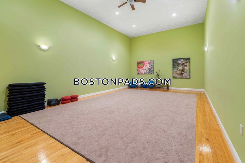 Boston - $2,350+ /month