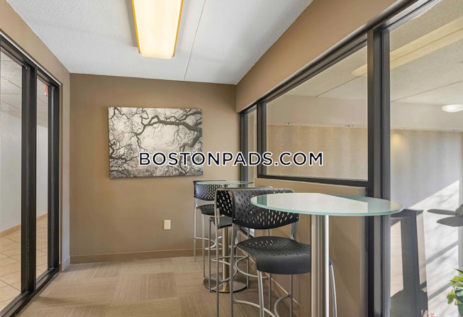 Boston - $2,400+ /mo