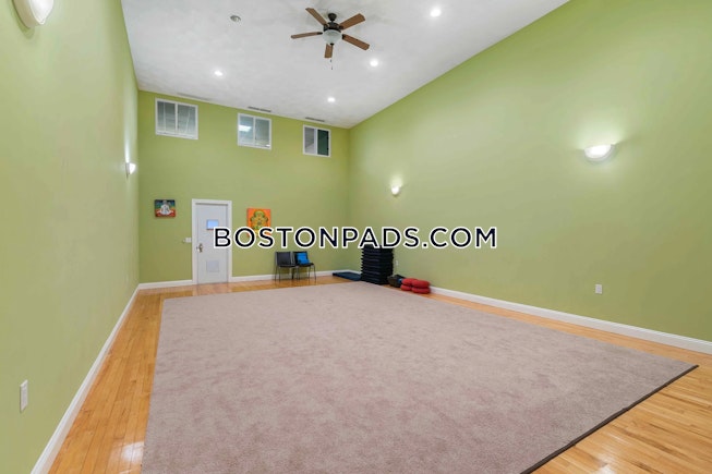 Boston - $3,200+ /mo