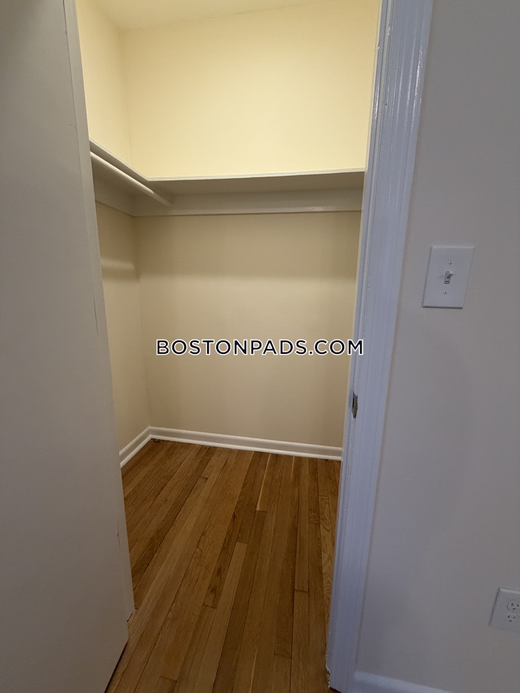 Commonwealth Ave., Boston