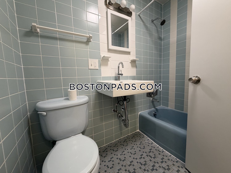 Commonwealth Ave., Boston