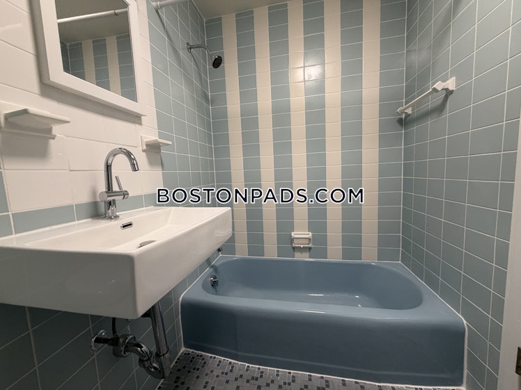 Commonwealth Ave., Boston