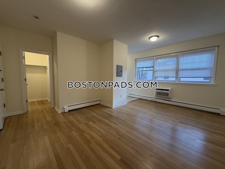 Commonwealth Ave., Boston