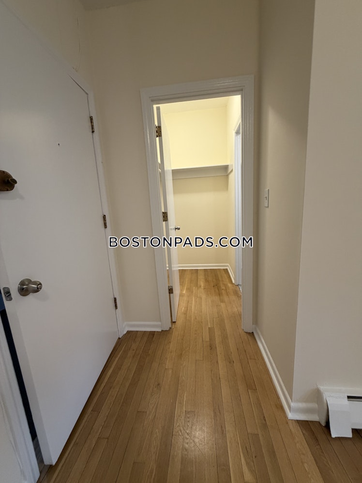 Commonwealth Ave., Boston