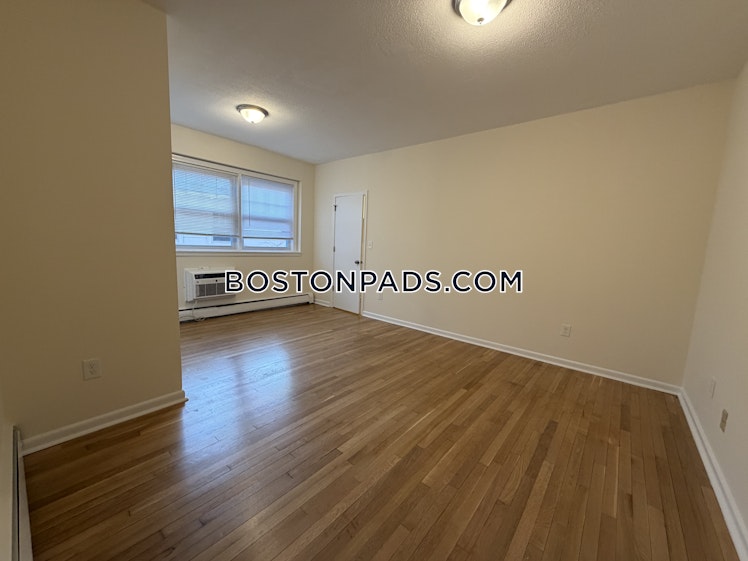 Commonwealth Ave., Boston