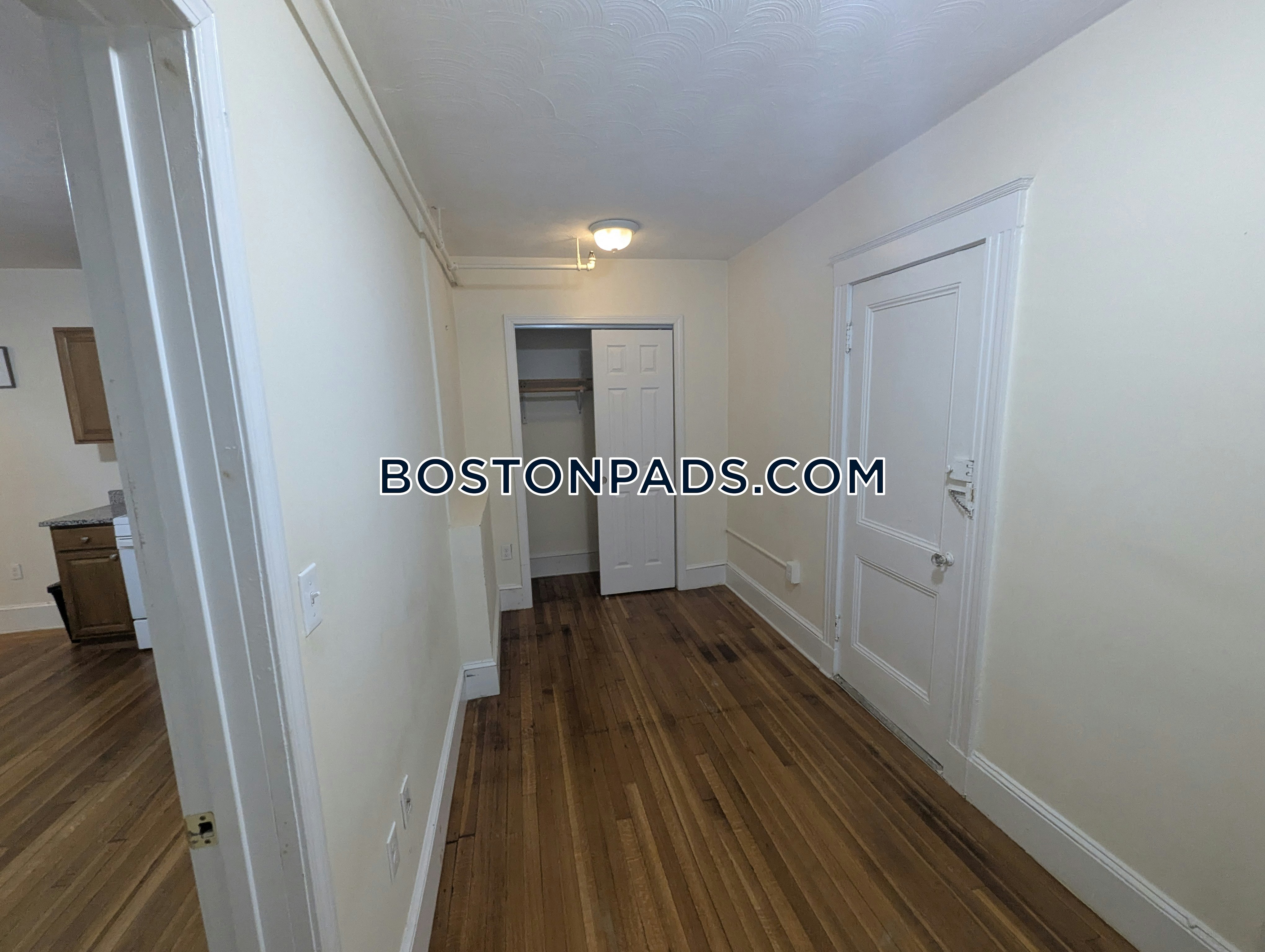 Boston - 1 Beds, 1 Baths