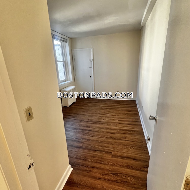 Commonwealth Ave., Boston