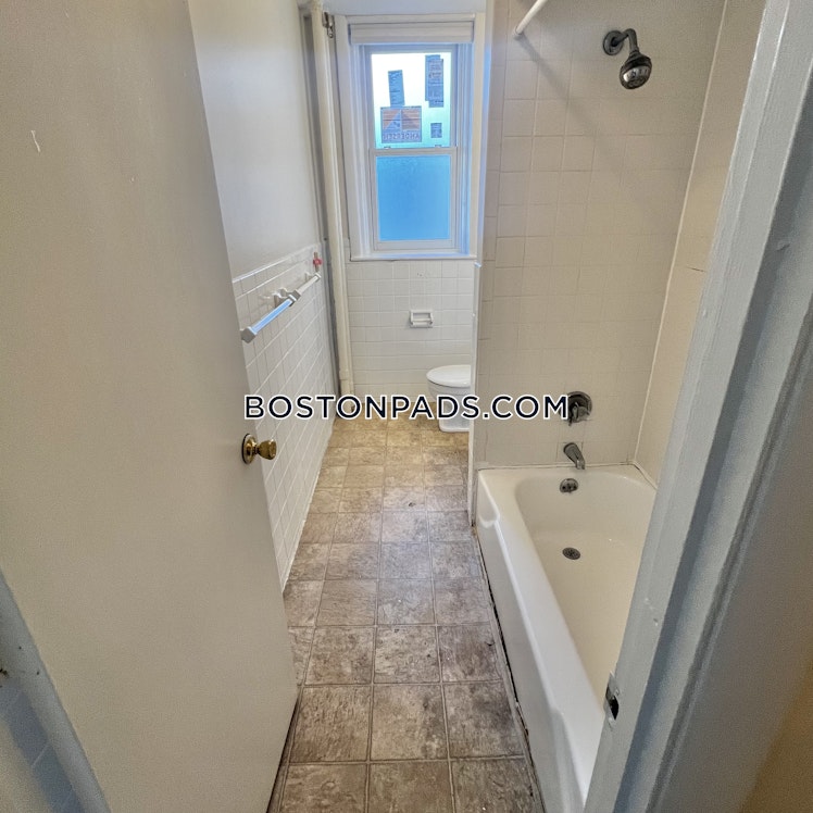 Commonwealth Ave., Boston