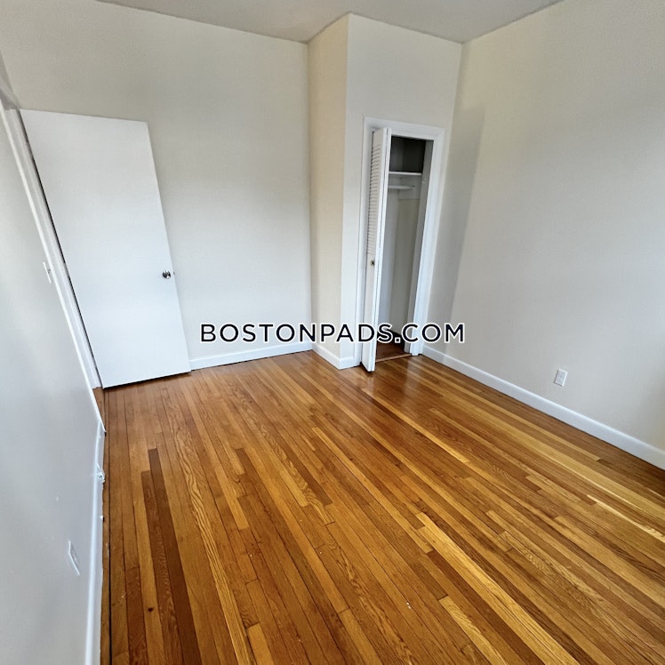 Commonwealth Ave., Boston