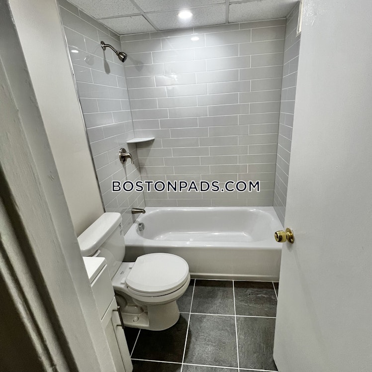 Commonwealth Ave., Boston