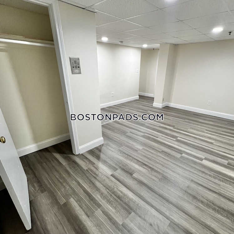 Commonwealth Ave., Boston