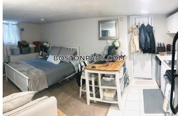 East Broadway, Boston