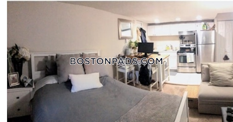 East Broadway, Boston