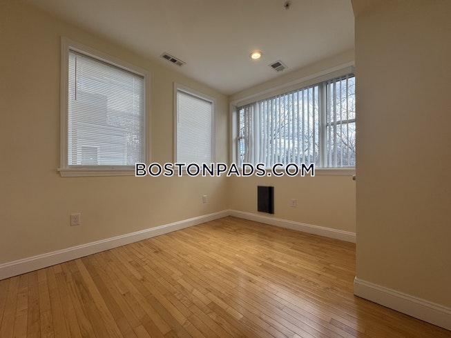 Brookline - $4,400+ /mo