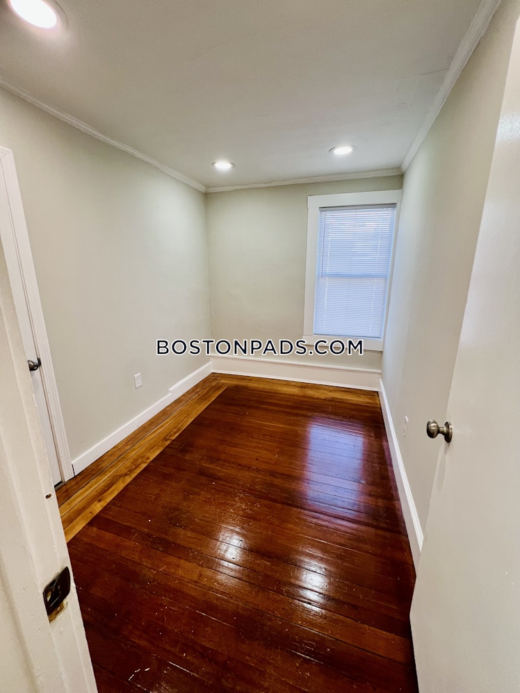 Humphreys St., Boston