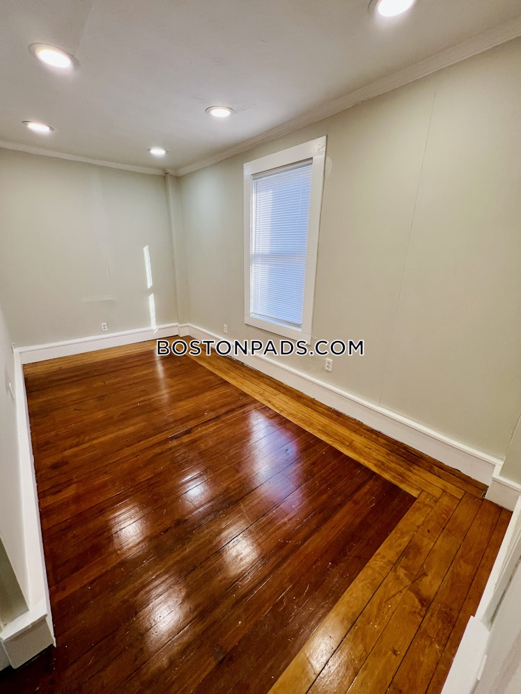 Humphreys St., Boston