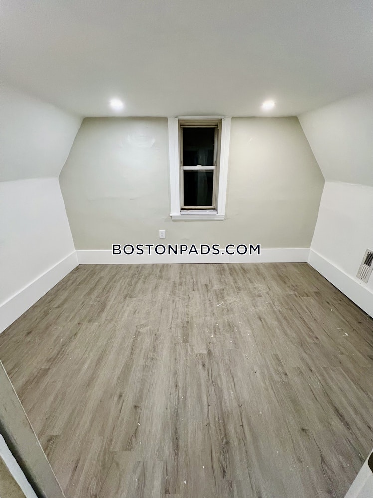 Humphreys St., Boston