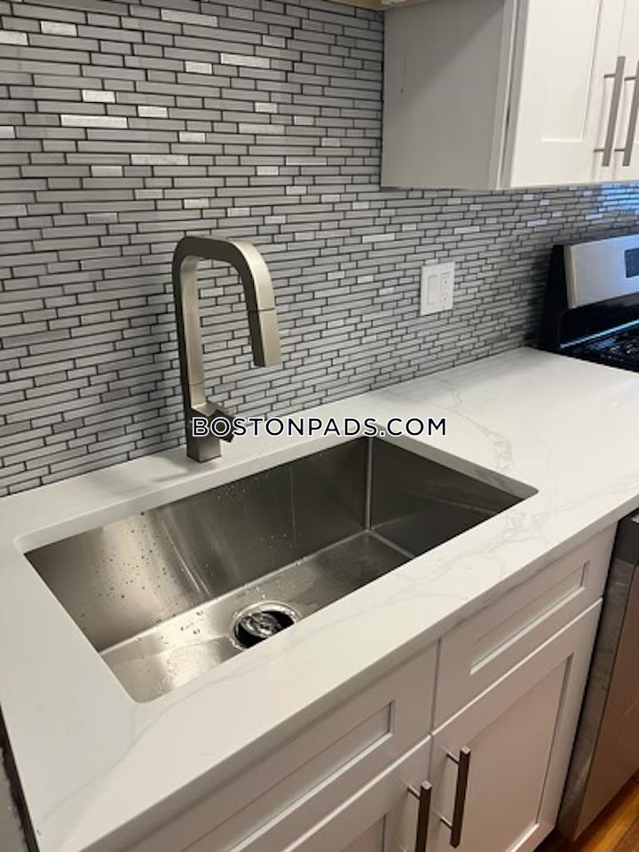 somerville-apartment-for-rent-3-bedrooms-1-bath-davis-square-4600-8033297 