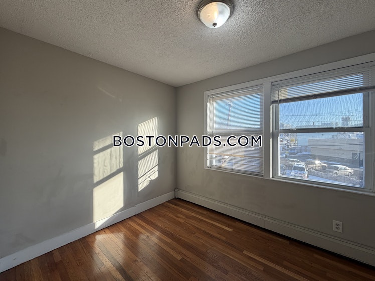 McGrath Highway, Somerville