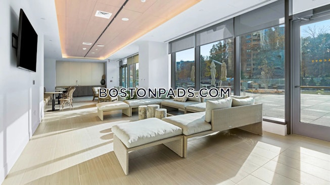 Boston - $5,200+ /mo