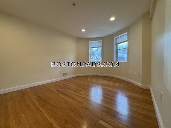Brookline - $4,200+ /mo