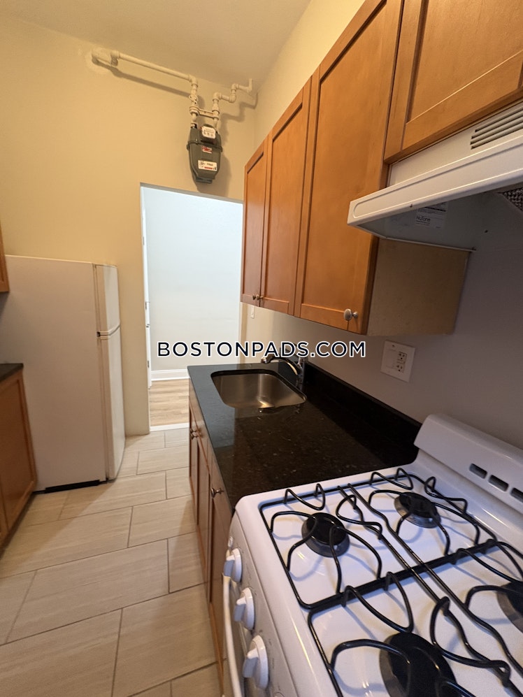 Commonwealth Ave., Boston