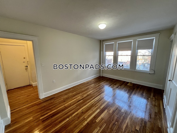 Commonwealth Ave., Boston