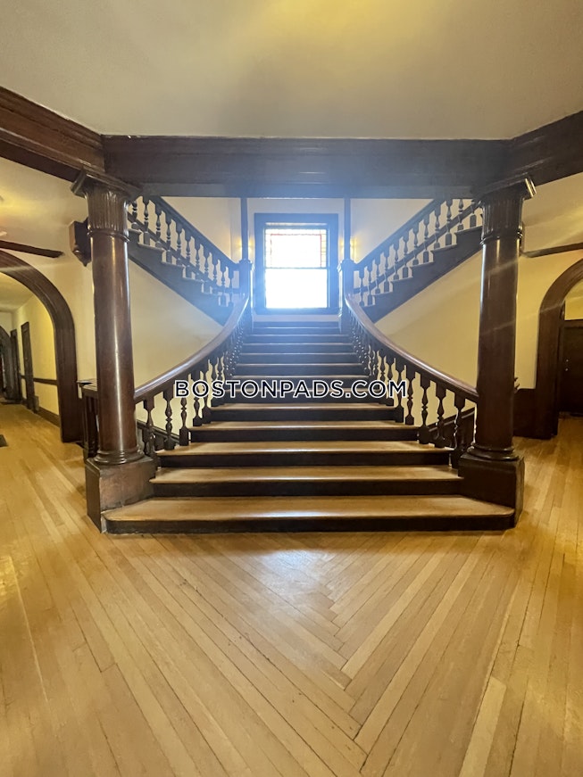 Cambridge - $2,500+ /mo