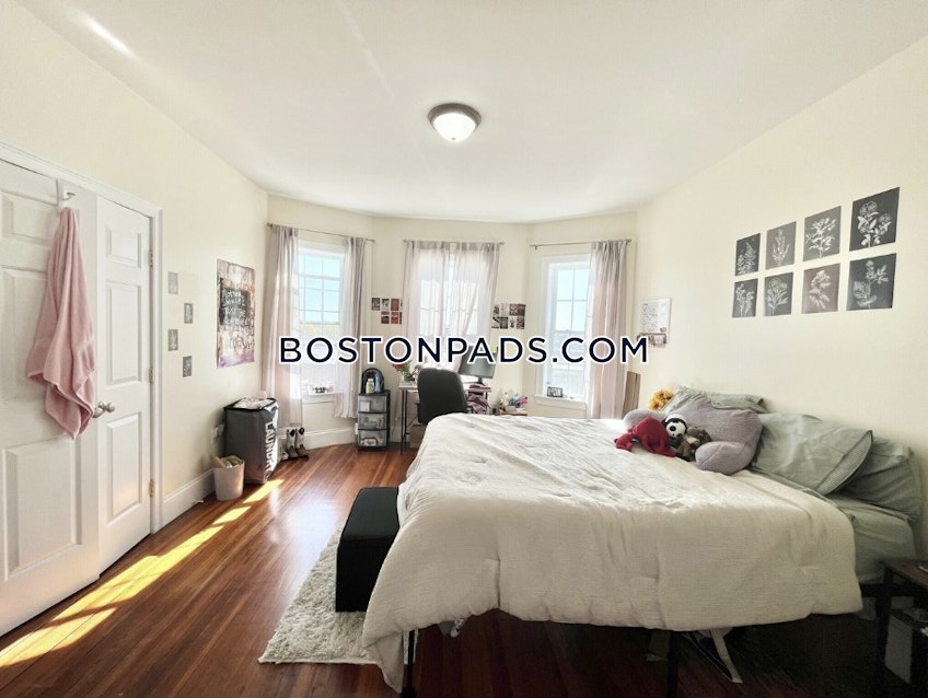 Boston - $7,700+ /month