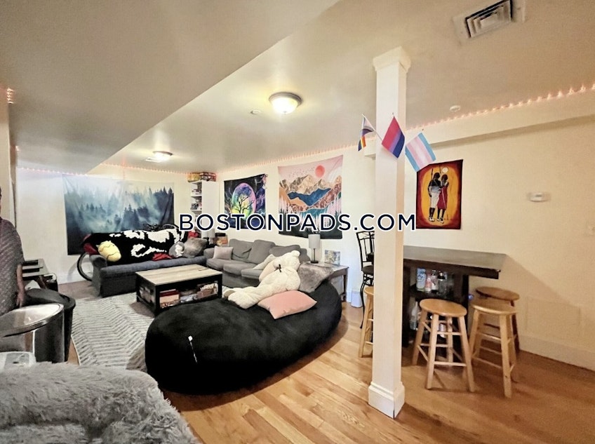 Boston - $7,700+ /month