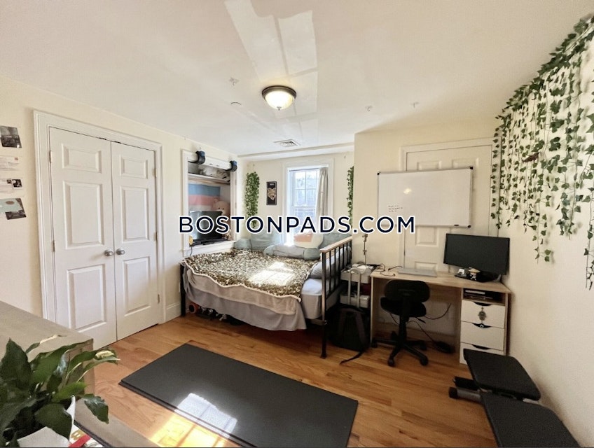 Boston - $7,700+ /month
