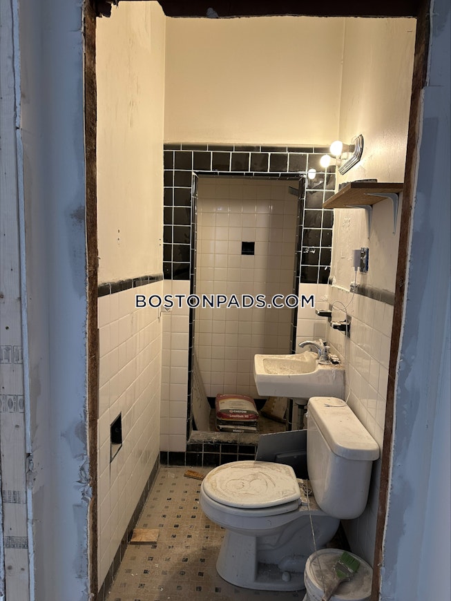 Boston - $3,200+ /mo