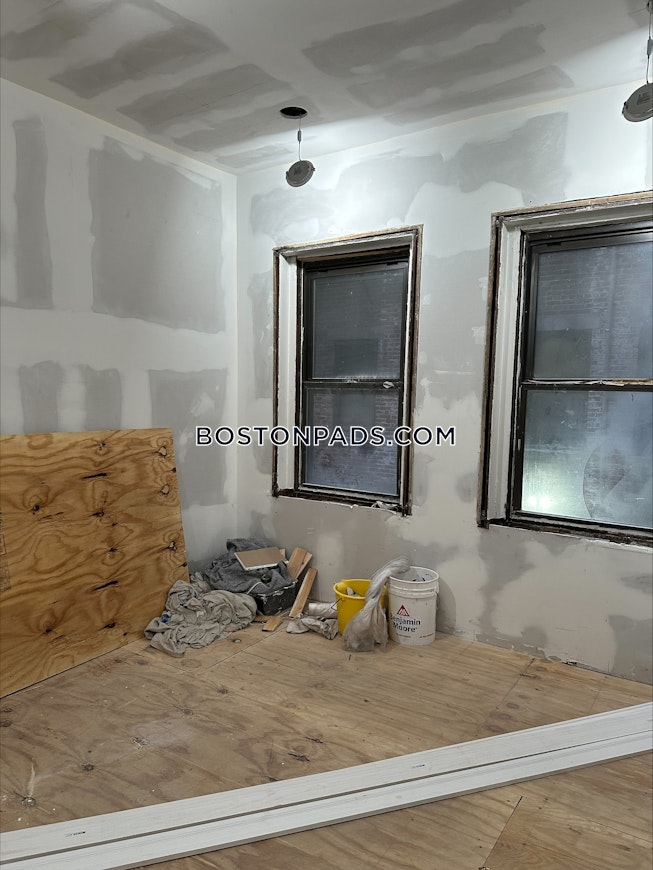 Boston - $3,200+ /mo