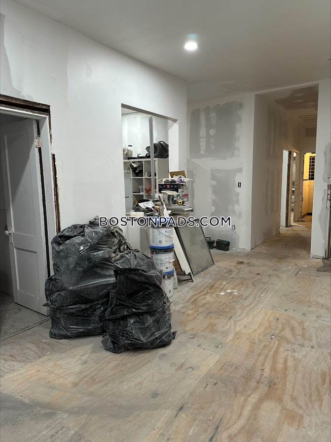 Boston - $3,200+ /mo