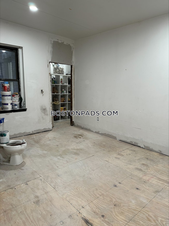 Boston - $3,200+ /mo