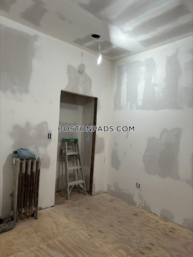 Boston - $3,200+ /mo