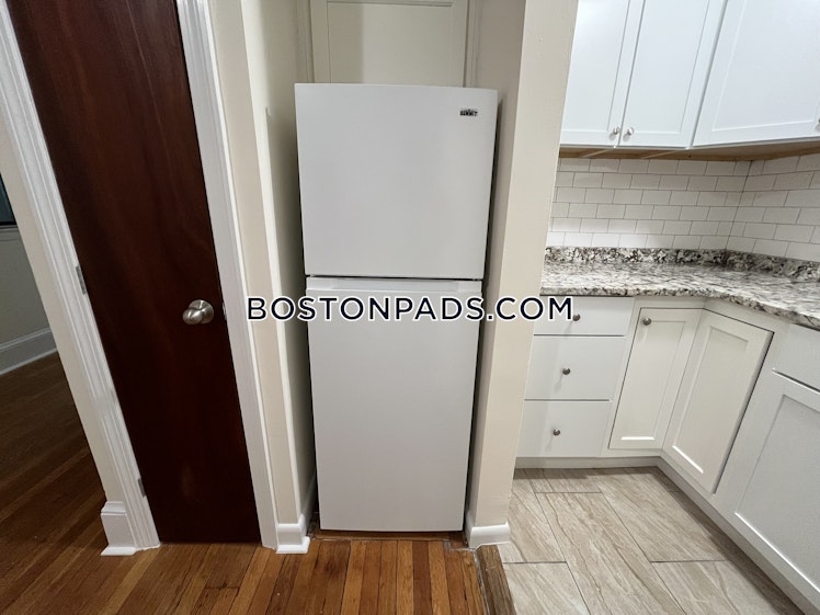 Commonwealth Ave., Boston