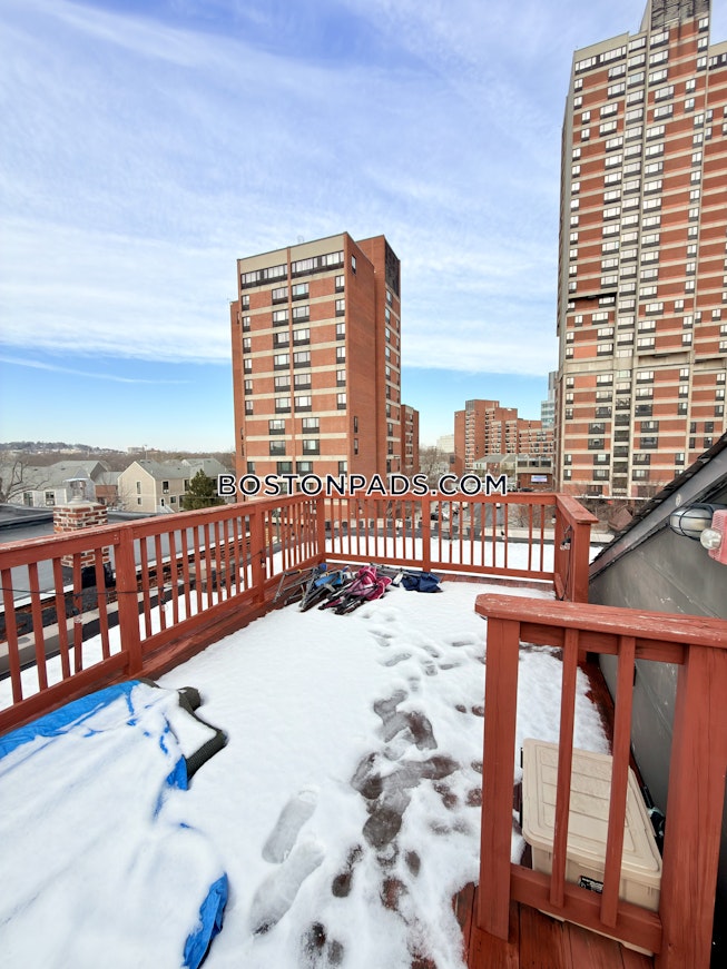 Boston - $5,400+ /mo