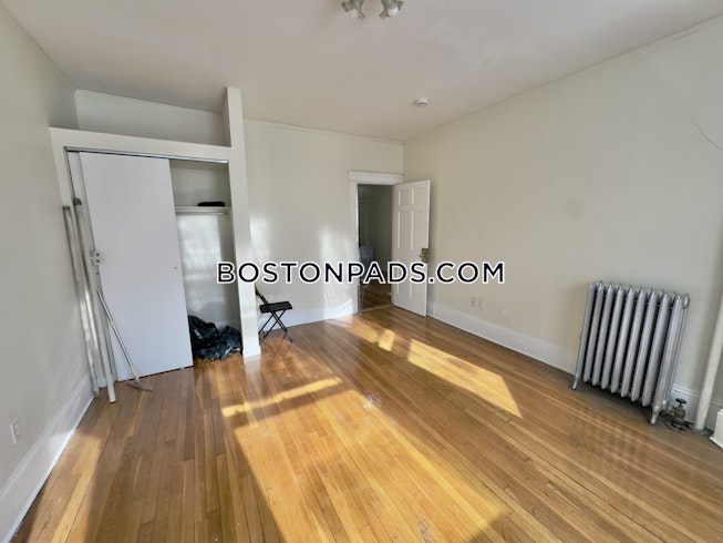 Boston - $3,800+ /mo