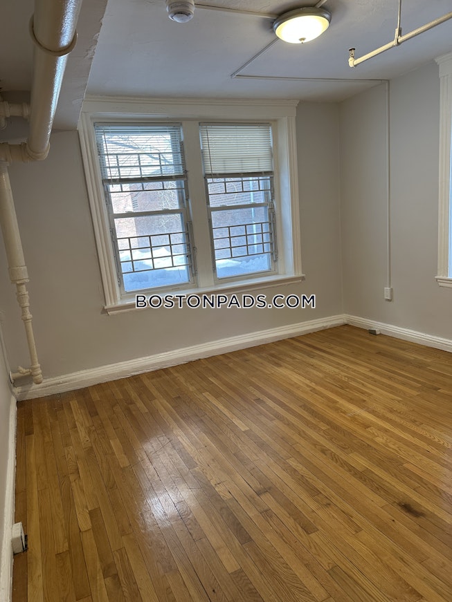 Boston - $3,000+ /mo