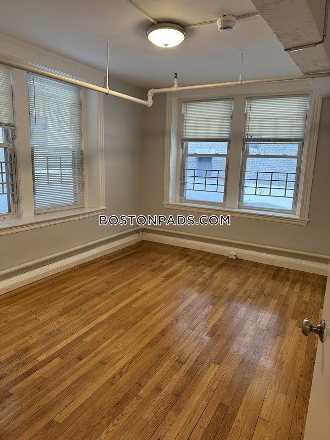 Boston - $3,000+ /mo