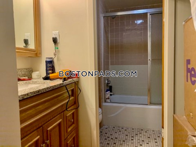 Commonwealth Ave., Boston