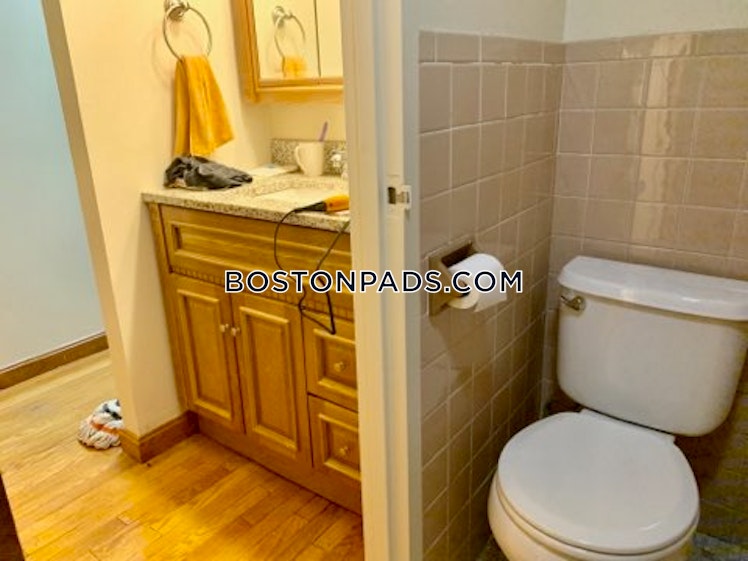 Commonwealth Ave., Boston