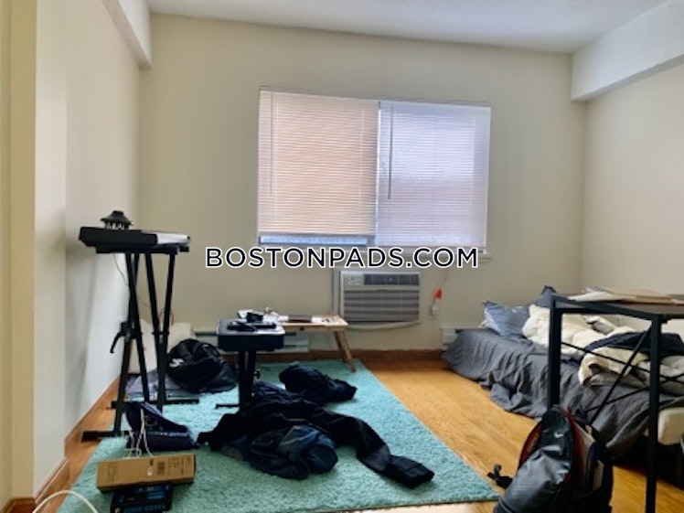 Commonwealth Ave., Boston