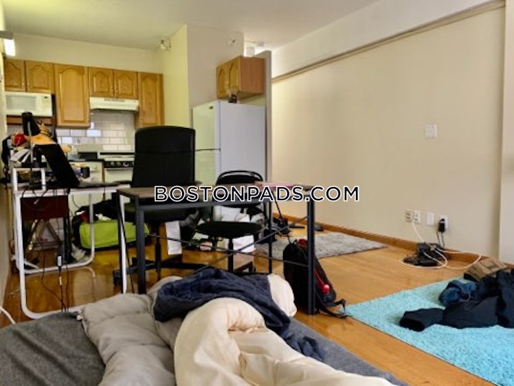 Commonwealth Ave., Boston