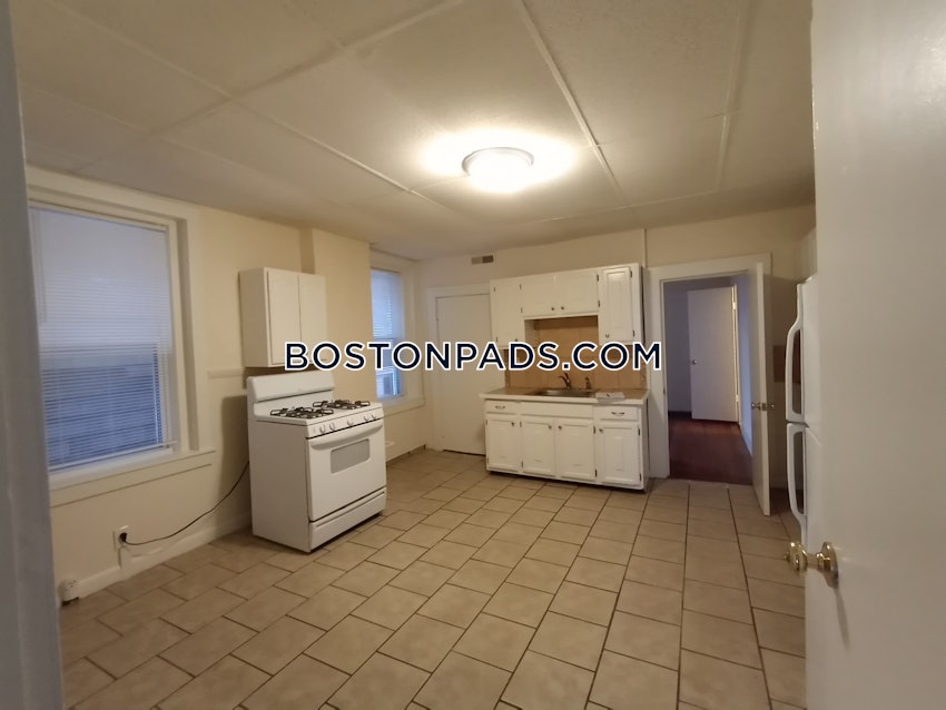 REVERE - 1 Bed, 1 Bath - Image 12