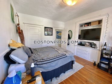 Boston - 5 Beds, 2 Baths