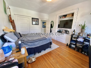 Boston - 5 Beds, 2 Baths