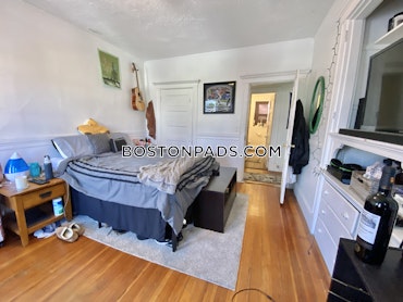 Boston - 5 Beds, 2 Baths