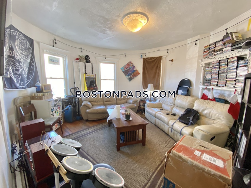 BOSTON - ALLSTON - 5 Beds, 2 Baths - Image 8